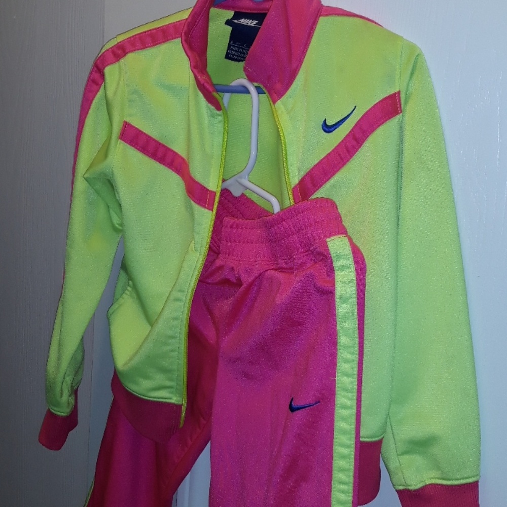 Like New!! Kids Nike Track Suit. Super Cute!